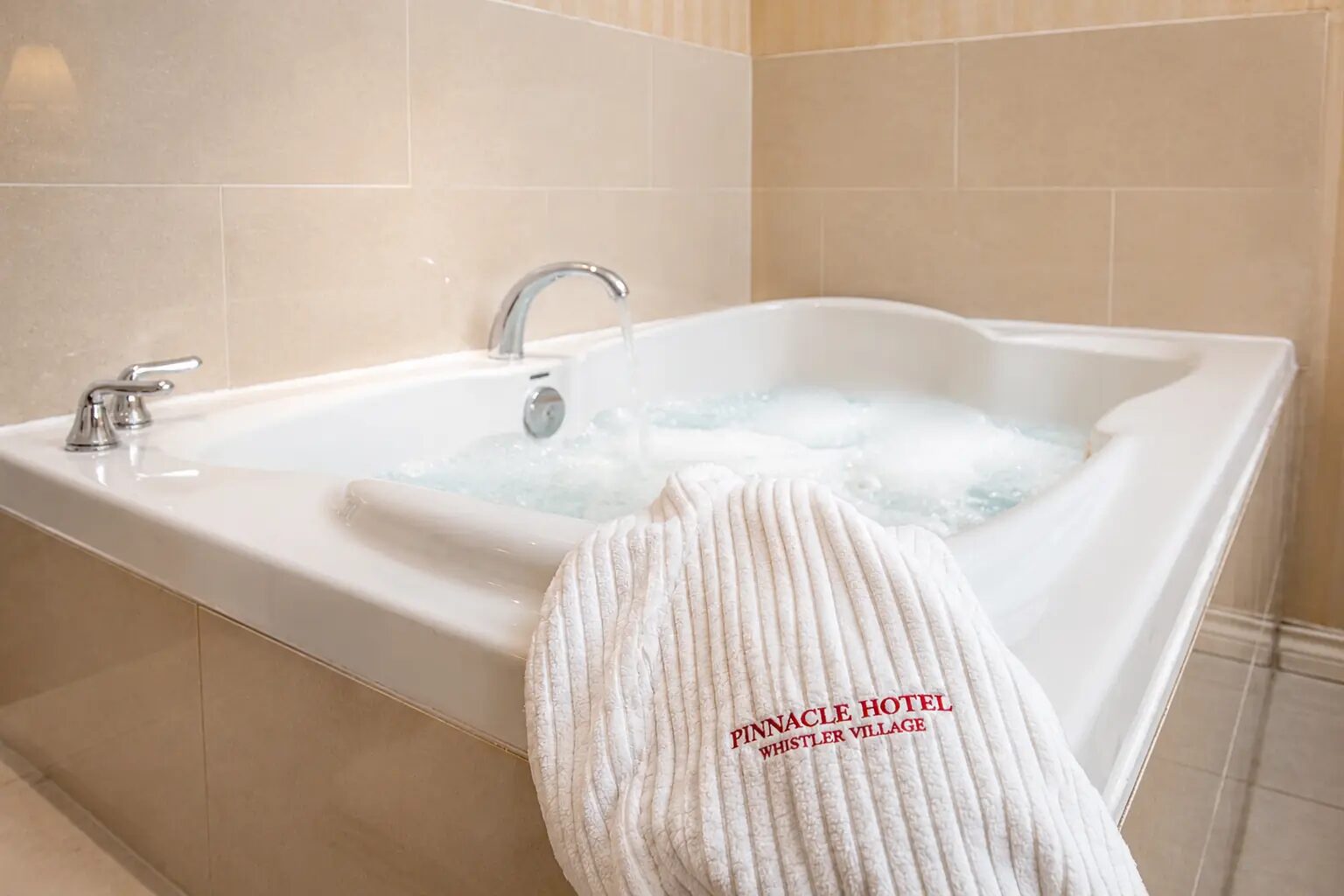 Premium Studio suite at Pinnacle Hotel Whistler Village, Whistler Village, photo 2